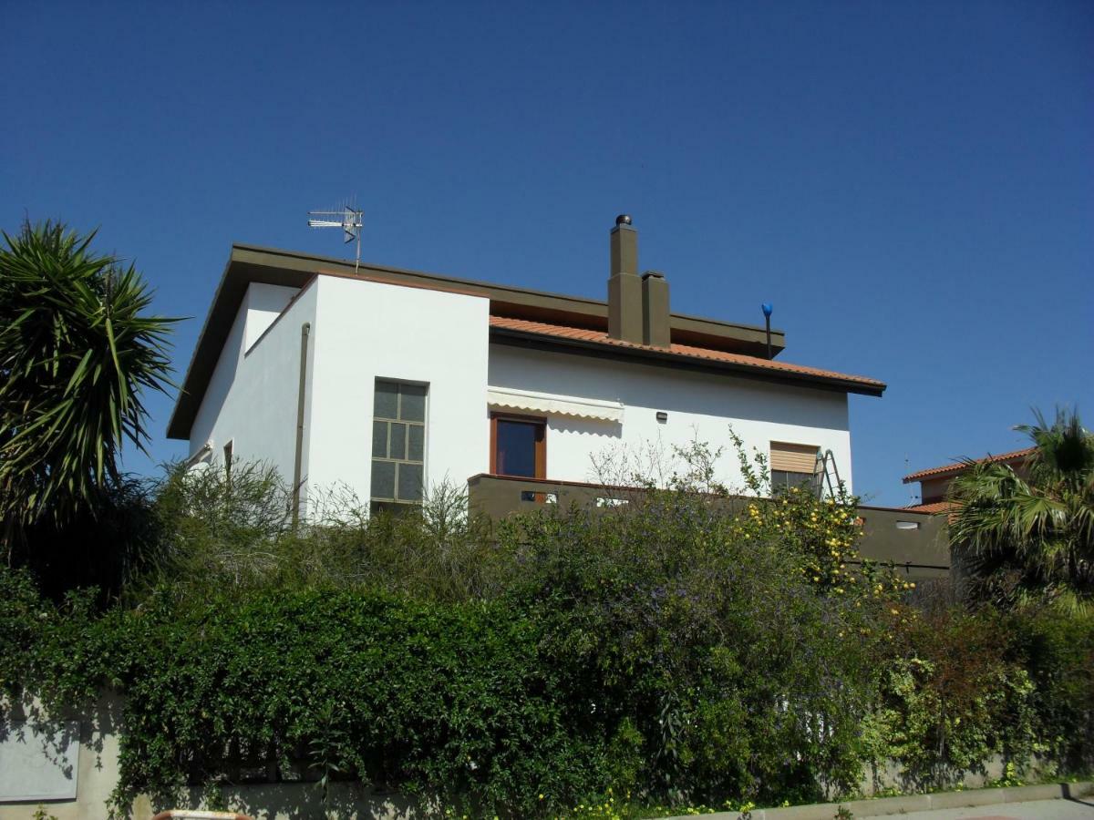 Il Bouganville Carbonia Extérieur photo
