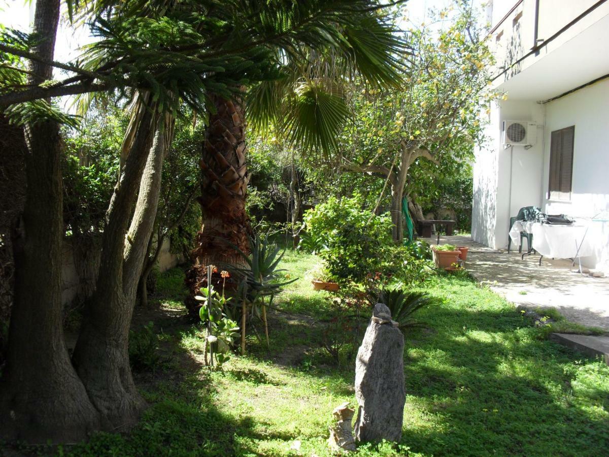 Il Bouganville Carbonia Extérieur photo
